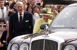 Принц Филипп отказался от водительских прав после аварии