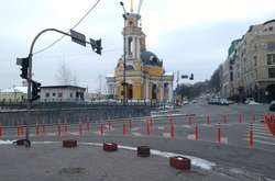 На Поштові площі з’явився захист від автохамів (фото)