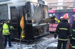 У Чернівцях зранку на ходу загорівся тролейбус