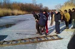 Рятувальники за допомогою штурмової драбини та рятувальної мотузки витягли тіло чоловіка 