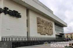 В Івано-Франківську молодик двічі «мінував» театр