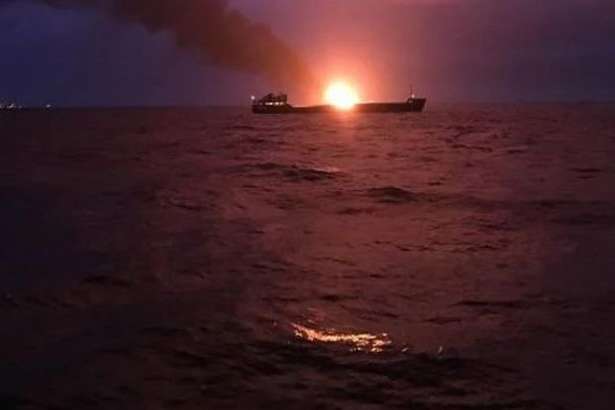 У Чорному морі вже понад 20 днів горять два танкери