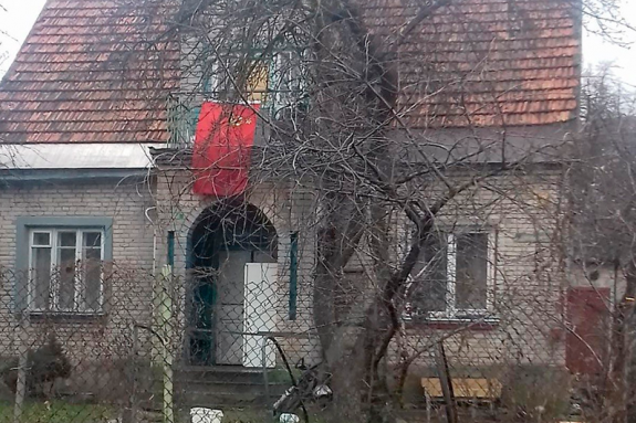У Латвії чоловіка, який розмахував прапором СРСР, оштрафували на 20 євро