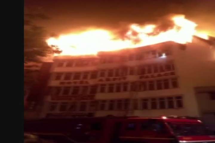 У столиці Індії загорівся готель: 17 загиблих