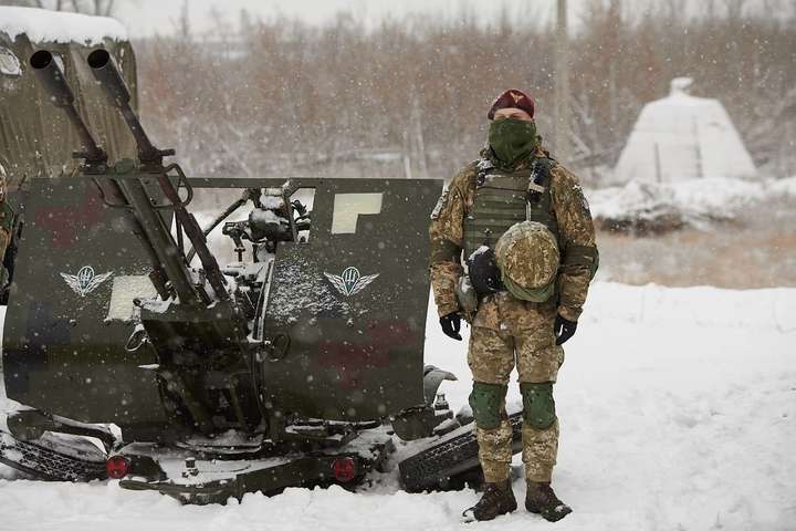 Доба на Донбасі: один український військовий отримав поранення