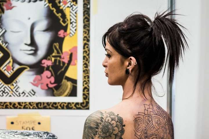 Праздник красоты и эпатажа. Сотни поклонников татуировок собрались на конференцию в Милане
