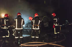 Ліквідація пожежі у  Toyota Land Cruiser на проспекті Перемоги 