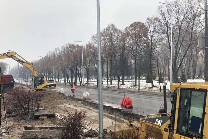 На вул. Академіка Туполєва тривають ремонтні роботи (фото)