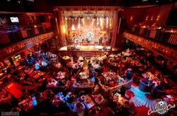 Гостей чекає феєрія режисури, свято музики та грандіозної атмосфери від   музичного кабаре №1 в Україні - Freedom jazz girls band та яскравої української співачки   MARUV