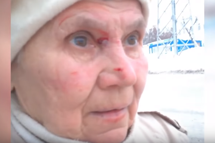 В России кондуктор расцарапала лицо пожилой женщине без пенсионного удостоверения