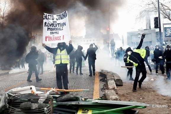 Суди Франції масово судять учасників руху «жовті жилети»