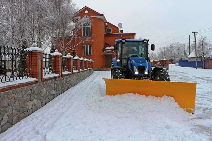 Снігопад в Україні: на деяких дорогах ускладнено рух