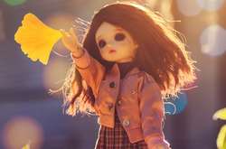 В США девушка вышла замуж за зомби-куклу: шокирующие фото