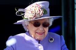 Словно ночной кошмар: Елизавета II прокомментировала ситуацию с отцом Меган Маркл