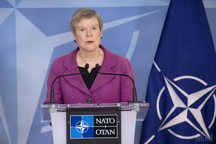 НАТО не планує розміщати нові ядерні ракети в Європі