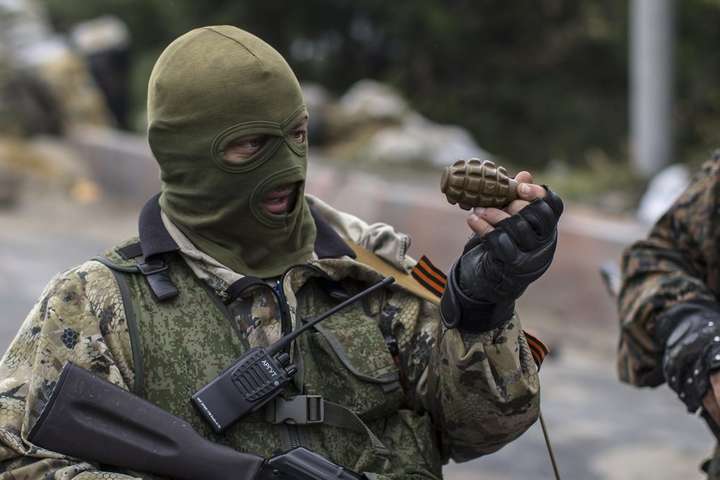 З окупованих районів Донбасу збільшився потік контрабанди зброї до Росії − військова розвідка
