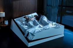 Можно спать спокойно: Ford представили смарт-кровать, которая мешает перекатываться на чужую сторону