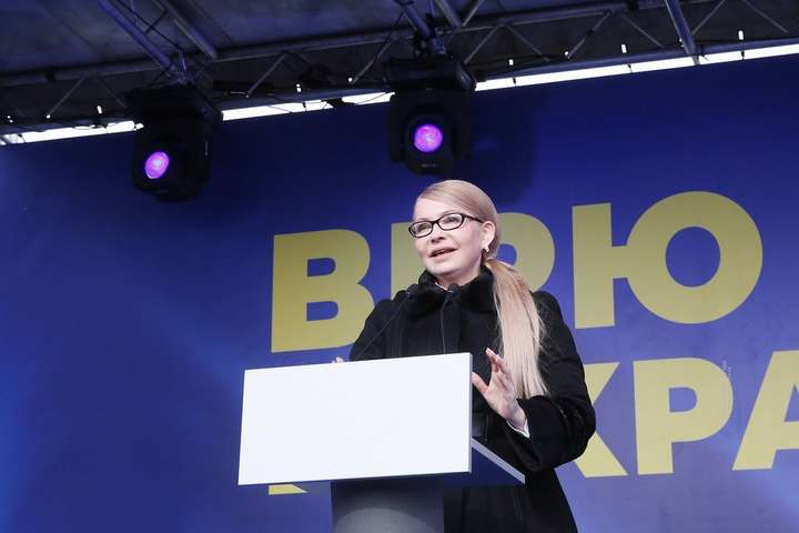 Тимошенко обіцяє виборцям зарплату, як у Польщі