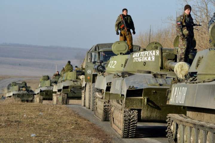 На Донбасі окупанти приховують інформацію про відведення важкого озброєння