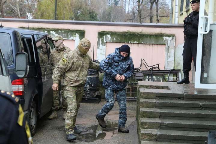 Чергову четвірку українських моряків залишили під вартою у Москві