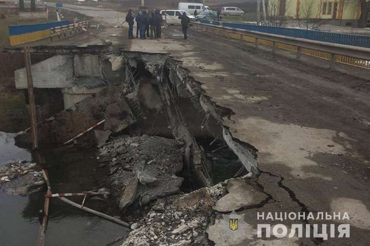 На Тернопольщине обвалился мост