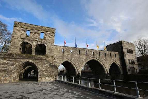В Бельгии разрушат мост XIII века ради улучшения речной навигации