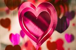 Накануне 14 февраля: в США женщина заставляла студенток встречаться с ее сыном