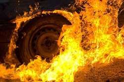 На території лікарні в Києві згорів автомобіль