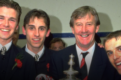 Ерік Гаррісон в оточенні зіркових вихованців