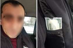  Особи кавказької зовнішності викрали з автівки майно 
  