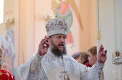 Українці у соцмережах переважно радіють висилці одіозного Юрія Харона (єпископа УПЦ МП Гедеона)