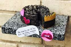 Київські міні-скульптурки перевдяглися до Дня закоханих (фото)