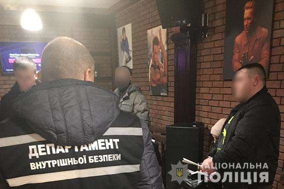 На Черкащині група наркодилерів намагалася підкупити поліцейського
