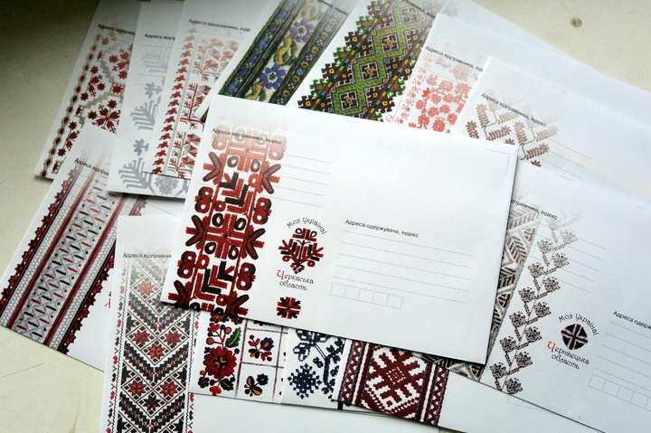 На Буковині начальниця пошти поцупила марок з конвертами на 100 тис. грн