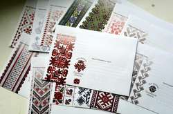 На Буковині начальниця пошти поцупила марок з конвертами на 100 тис. грн