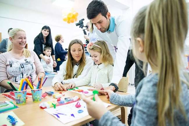 Первая ракетка мира Джокович вместе с женой открыл детский сад в Сербии