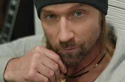 Олег Винник показал театр, в котором выступал 380 раз