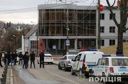 У Вінниці у банку шукають бомбу, евакуювали 50 осіб
