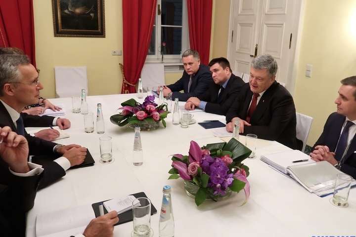 Порошенко обговорив зі Столтенбергом співпрацю Україна-НАТО
