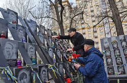 До толоки долучилося достатньо людей, які хочуть вшанувати пам'ять українських Героїв