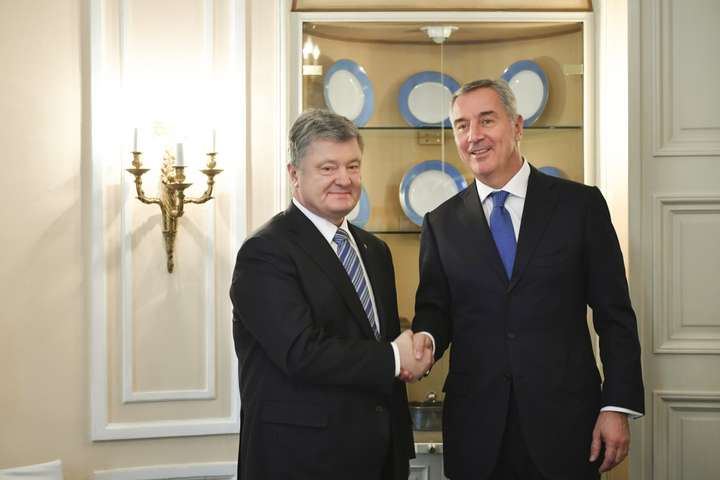 Порошенко обговорив з президентом Чорногорії адаптацію національного законодавства до стандартів ЄС