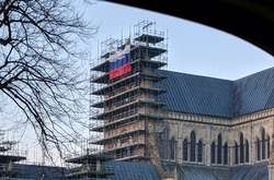 На Солсберійському соборі повісили російський прапор