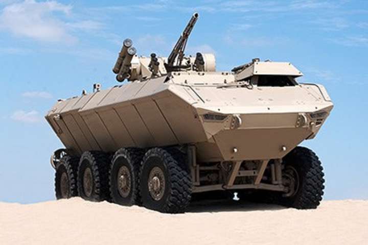 Компанія з ОАЕ показала броньовану машину з українським бойовим модулем