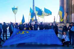 У Парижі пройшла акція на підтримку кримських татар