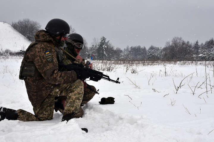 Окупанти на Донбасі застосували заборонене озброєння. Є поранений військовий