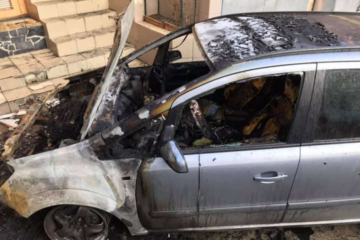 Одеському краєзнавцю спалили машину
