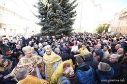 Як предстоятеля Української церкви зустрічала рідна Буковина. Фоторепортаж