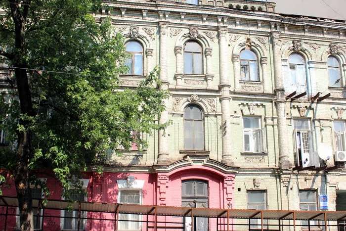 У Шевченківському районі Києва 20 аварійних будинків