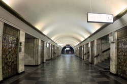 На двох центральних станціях столичного метро шукають бомбу