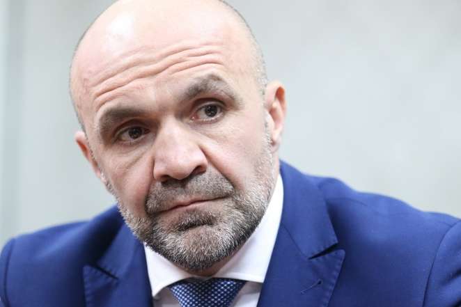11 лютого голові Херсонської обласної ради Владиславу Мангеру оголошено підозру в організації вбивства херсонської активістки Катерини Гандзюк - Підозрюваний у вбивстві Гандзюк вийшов на роботу